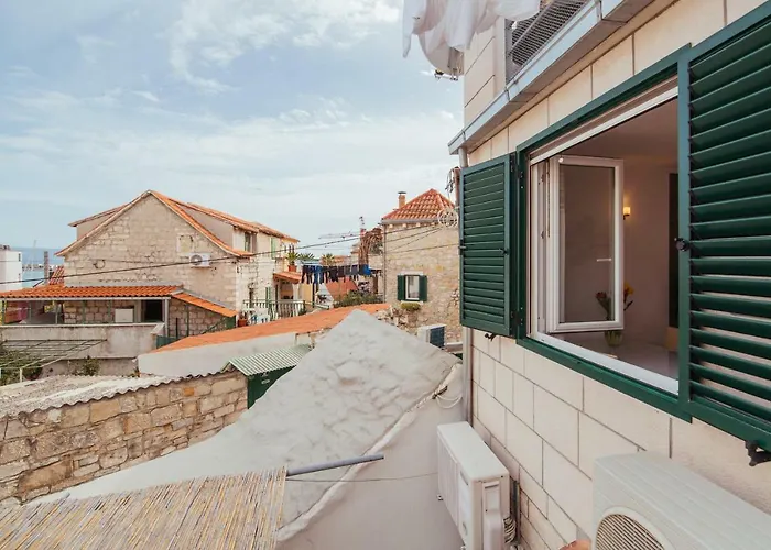 Keka Apartment Split